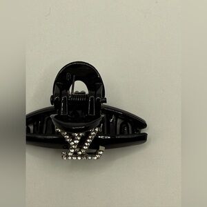 Luxury glossy black sparkling crystals interlocking "L. V small claw hair clip